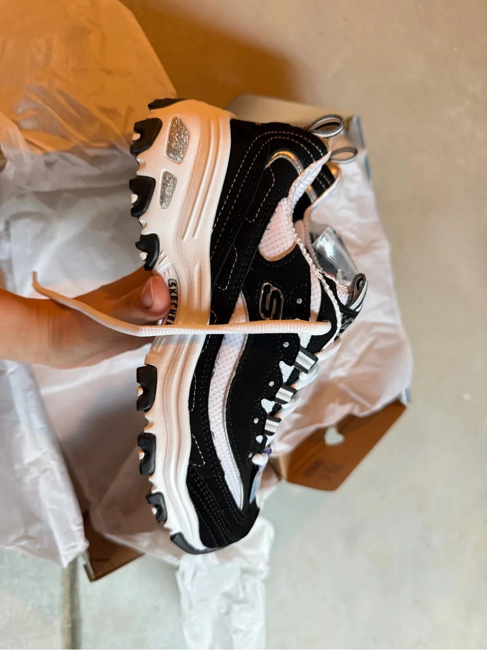 Skechers D’Lites Biggest Fan 11930/BKW Women’s Size 6 Black White NIB